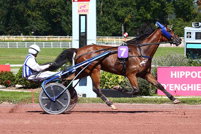 Photo d'arrivée de la course pmu PRIX DE L'ODEON à ENGHIEN le Samedi 14 août 2021