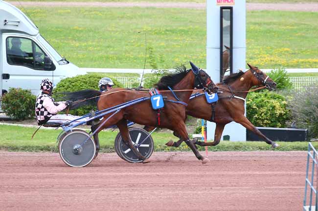 Photo d'arrivée de la course pmu PRIX D'ELANCOURT à ENGHIEN le Mardi 17 août 2021