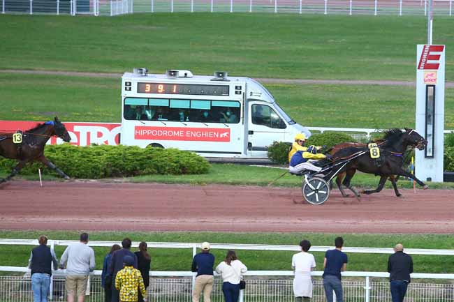 Photo d'arrivée de la course pmu PRIX DE LA VILLE D'ENGHIEN-LES-BAINS à ENGHIEN le Mercredi 18 août 2021