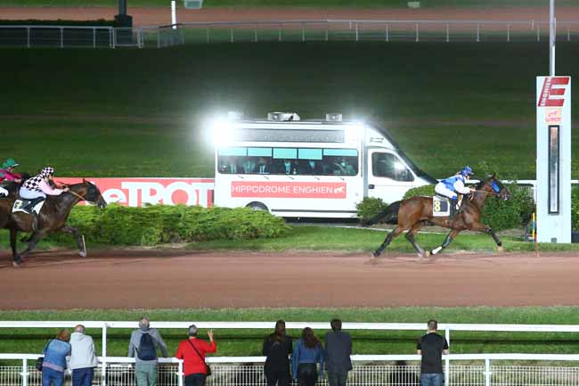 Photo d'arrivée de la course pmu PRIX DE LA PORTE D'ORLEANS à ENGHIEN le Mercredi 18 août 2021