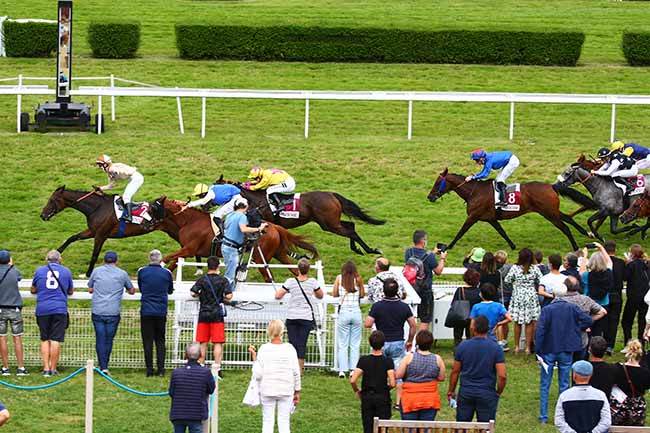 Photo d'arrivée de la course pmu PRIX DE LA VILLE DE SAINT-GATIEN-DES-BOIS (PRIX DES MARGUERITES) à CLAIREFONTAINE le Vendredi 20 août 2021