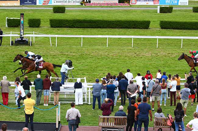 Photo d'arrivée de la course pmu PRIX IDAC (PRIX DE RICARVILLE) à CLAIREFONTAINE le Vendredi 20 août 2021