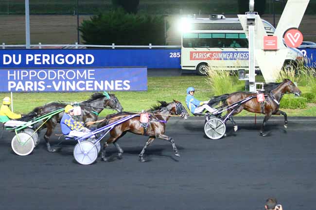 Photo d'arrivée de la course pmu PRIX DU PERIGORD à PARIS-VINCENNES le Mercredi 25 août 2021