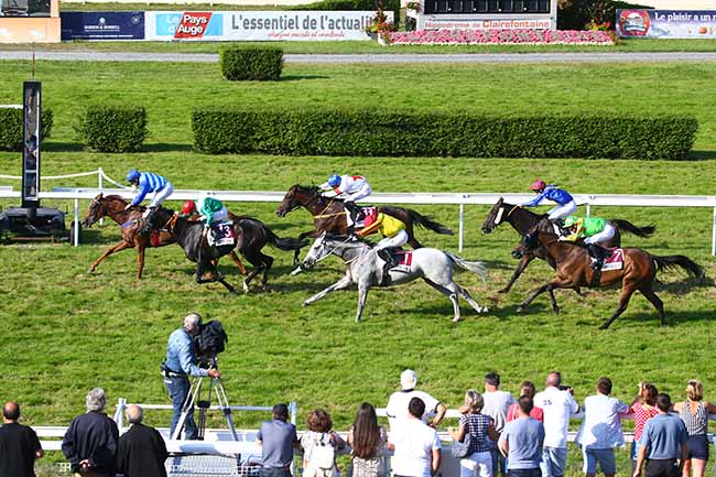 Photo d'arrivée de la course pmu PRIX PARIS-TURF.COM à CLAIREFONTAINE le Mercredi 25 août 2021