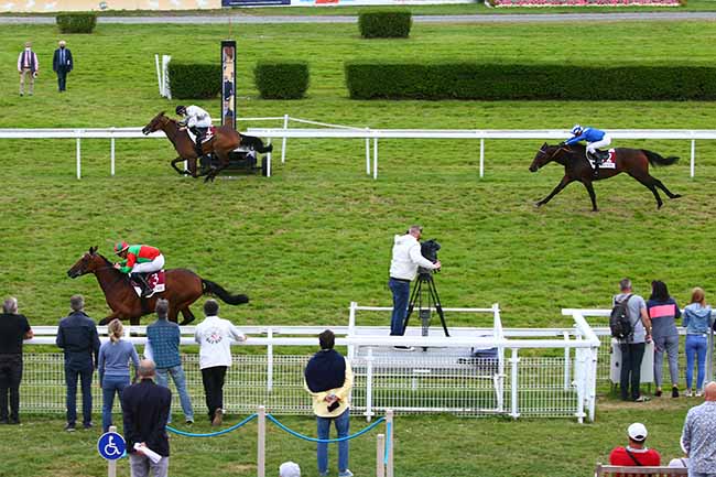 Photo d'arrivée de la course pmu PRIX DU JUST'EQUILIBRE à CLAIREFONTAINE le Vendredi 27 août 2021