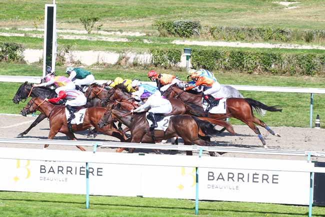 Photo d'arrivée de la course pmu PRIX CASINO BARRIERE DEAUVILLE à DEAUVILLE le Dimanche 29 août 2021