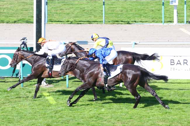 Photo d'arrivée de la course pmu LUCIEN BARRIERE GRAND PRIX DE DEAUVILLE à DEAUVILLE le Dimanche 29 août 2021