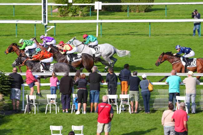 Photo d'arrivée de la course pmu PRIX DU POLLET à DIEPPE le Mardi 31 août 2021
