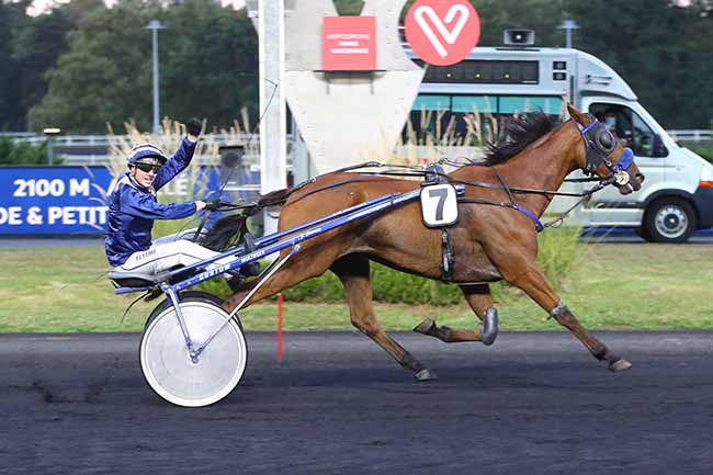 Photo d'arrivée de la course pmu PRIX DIOTIMA à PARIS-VINCENNES le Vendredi 3 septembre 2021