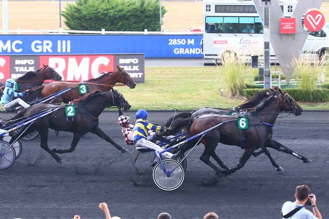Photo d'arrivée de la course pmu PRIX RMC (PRIX DE BEAUGENCY) à PARIS-VINCENNES le Samedi 4 septembre 2021