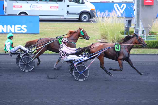 Photo d'arrivée de la course pmu PRIX DE CHAUMONT à PARIS-VINCENNES le Samedi 4 septembre 2021