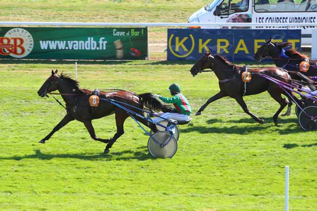 Photo d'arrivée de la course pmu PRIX FRANCE BLEU MAYENNE à CRAON le Lundi 6 septembre 2021
