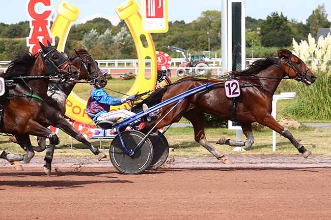 Photo d'arrivée de la course pmu PRIX FOUILLET ARTISANS PORNICHET à PORNICHET le Mercredi 8 septembre 2021