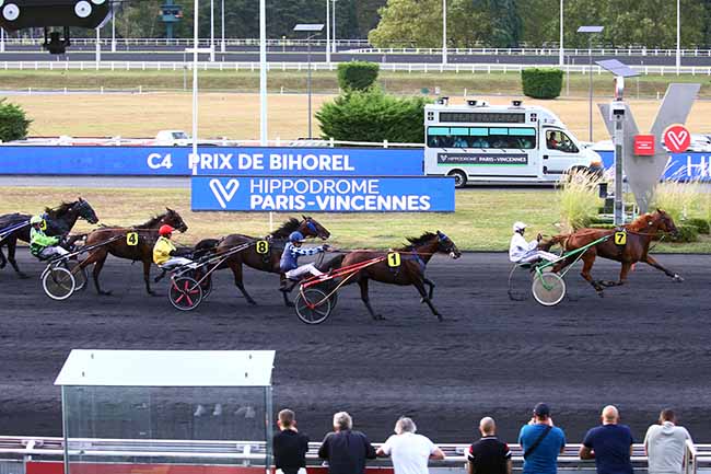 Photo d'arrivée de la course pmu PRIX DE BIHOREL à PARIS-VINCENNES le Jeudi 9 septembre 2021