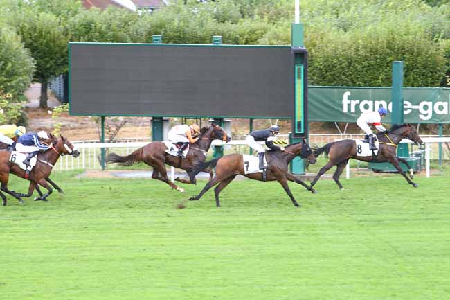 Photo d'arrivée de la course pmu PRIX DE MASSY à SAINT CLOUD le Vendredi 10 septembre 2021