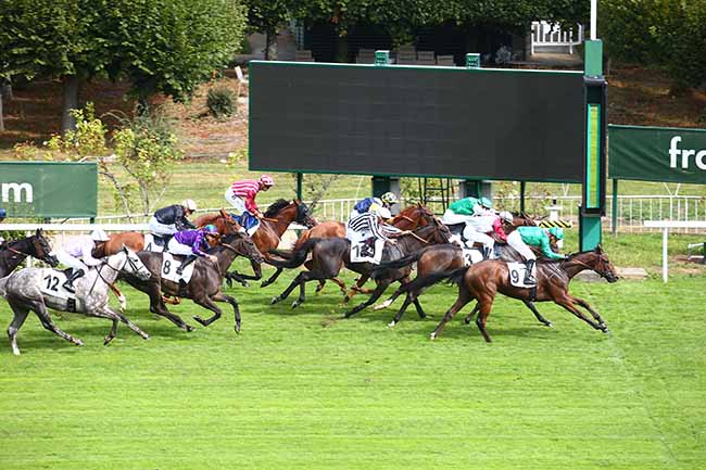 Photo d'arrivée de la course pmu PRIX PEUT-ETRE à SAINT CLOUD le Mardi 14 septembre 2021