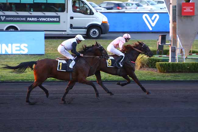 Photo d'arrivée de la course pmu PRIX ALFRED LEFEVRE à PARIS-VINCENNES le Vendredi 17 septembre 2021