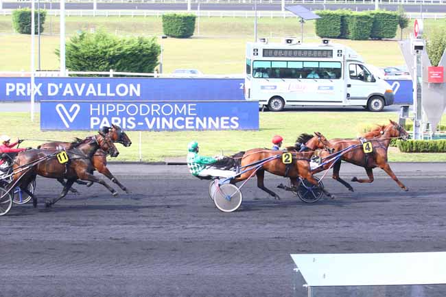 Photo d'arrivée de la course pmu PRIX D'AVALLON à PARIS-VINCENNES le Dimanche 19 septembre 2021