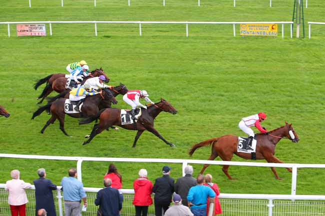 Photo d'arrivée de la course pmu PRIX ROLAND FOUGEDOIRE à FONTAINEBLEAU le Lundi 20 septembre 2021