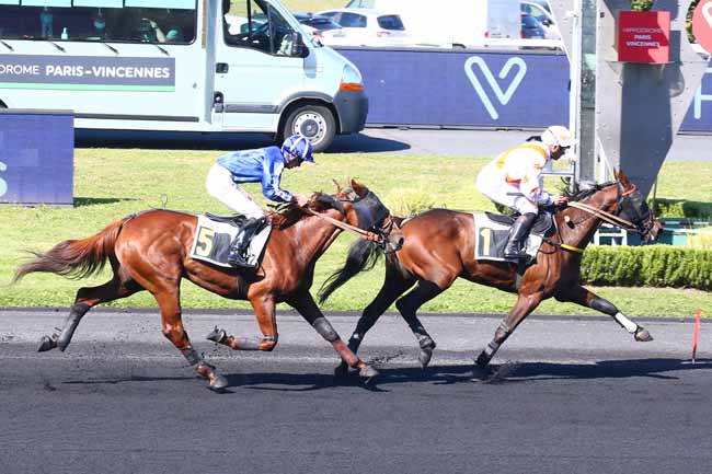 Photo d'arrivée de la course pmu PRIX DE BAGNERES à PARIS-VINCENNES le Jeudi 23 septembre 2021