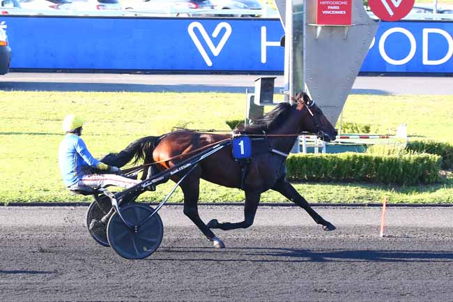 Photo d'arrivée de la course pmu PRIX DE MEHUN-SUR-YEVRE à PARIS-VINCENNES le Jeudi 23 septembre 2021