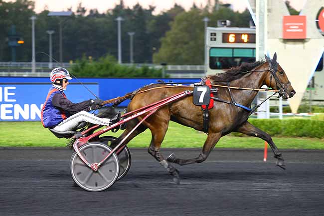 Photo d'arrivée de la course pmu PRIX ALEXANDRA à PARIS-VINCENNES le Vendredi 24 septembre 2021