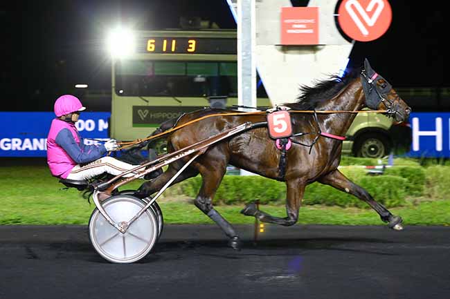 Photo d'arrivée de la course pmu PRIX LACADEIRA à PARIS-VINCENNES le Vendredi 24 septembre 2021