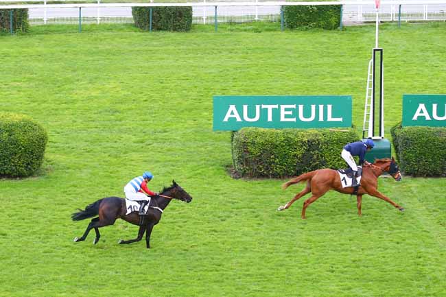 Photo d'arrivée de la course pmu PRIX JULIEN DECRION à AUTEUIL le Samedi 25 septembre 2021