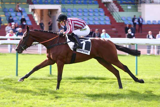 Photo d'arrivée de la course pmu PRIX MAURICE D'OKHUYSEN à COMPIEGNE le Mardi 28 septembre 2021