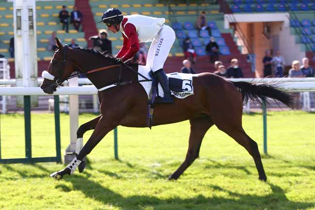 Photo d'arrivée de la course pmu PRIX NORTHERNTOWN à COMPIEGNE le Mardi 28 septembre 2021