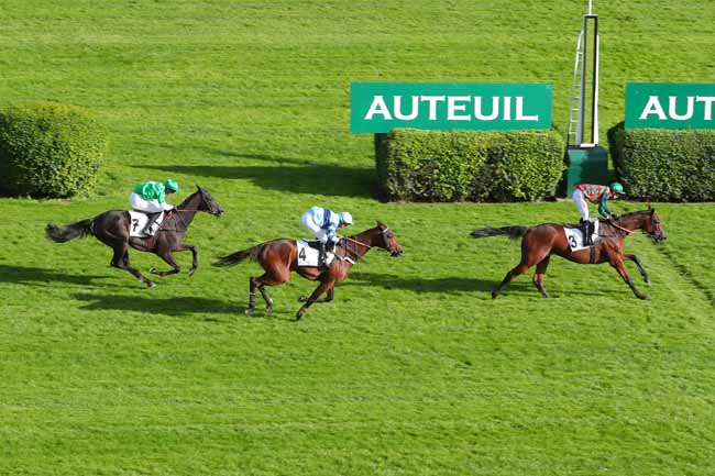 Photo d'arrivée de la course pmu PRIX UCELLO II à AUTEUIL le Jeudi 30 septembre 2021