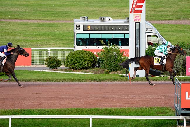 Photo d'arrivée de la course pmu PRIX DE VENISSIEUX à ENGHIEN le Jeudi 30 septembre 2021
