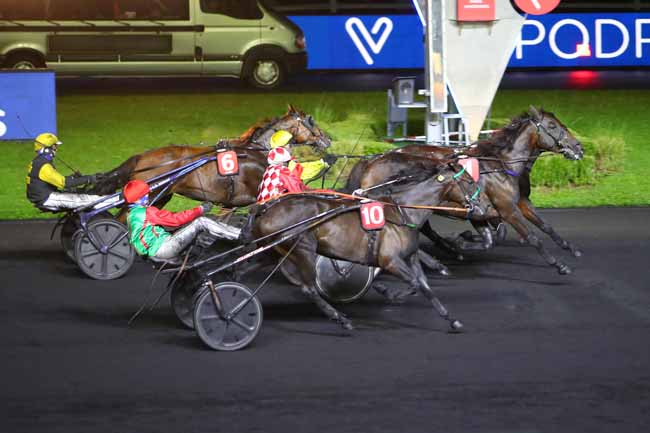 Photo d'arrivée de la course pmu PRIX ATALANTE à PARIS-VINCENNES le Vendredi 1 octobre 2021