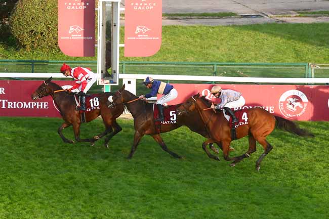 Photo d'arrivée de la course pmu QATAR GRAND HANDICAP DES FLYERS PRESENTE PAR RMC à LONGCHAMP le Dimanche 3 octobre 2021