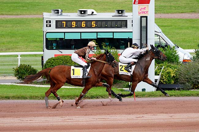 Photo d'arrivée de la course pmu PRIX DE THOMERY à ENGHIEN le Lundi 4 octobre 2021