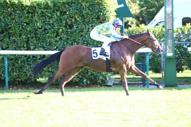 Photo d'arrivée de la course pmu PRIX DE BONNEVAL à CHANTILLY le Mardi 5 octobre 2021