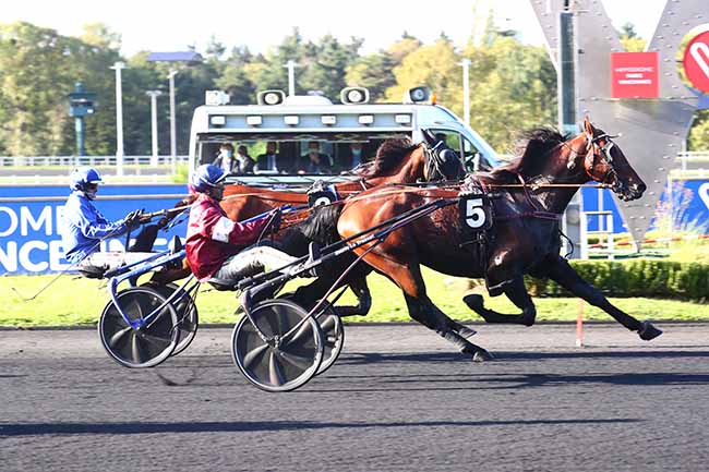 Photo d'arrivée de la course pmu PRIX DE LA CORREZE à PARIS-VINCENNES le Mardi 5 octobre 2021