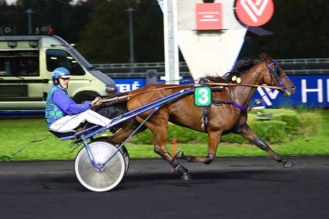 Photo d'arrivée de la course pmu PRIX CONSTANTIA à PARIS-VINCENNES le Mardi 5 octobre 2021