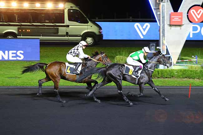Photo d'arrivée de la course pmu PRIX LILIUS à PARIS-VINCENNES le Vendredi 8 octobre 2021