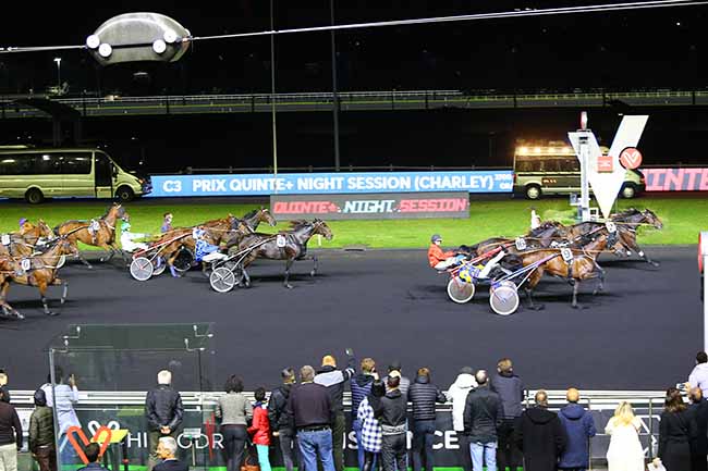 Photo d'arrivée de la course pmu PRIX NIGHT SESSION - CHARLEY MILLS à PARIS-VINCENNES le Vendredi 8 octobre 2021