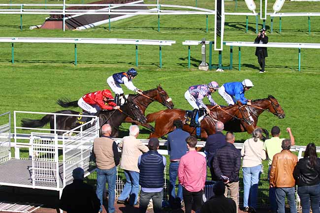 Photo d'arrivée de la course pmu PRIX DE TAILLEFONTAINE à COMPIEGNE le Vendredi 8 octobre 2021