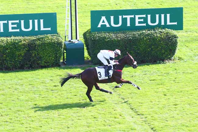Photo d'arrivée de la course pmu PRIX NOIRO à AUTEUIL le Dimanche 10 octobre 2021