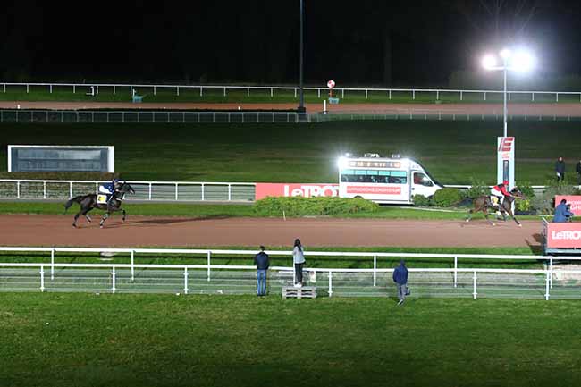 Photo d'arrivée de la course pmu PRIX DE LA PORTE D'IVRY à ENGHIEN le Jeudi 14 octobre 2021