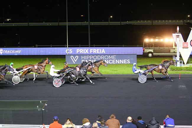 Photo d'arrivée de la course pmu PRIX FREIA à PARIS-VINCENNES le Vendredi 15 octobre 2021