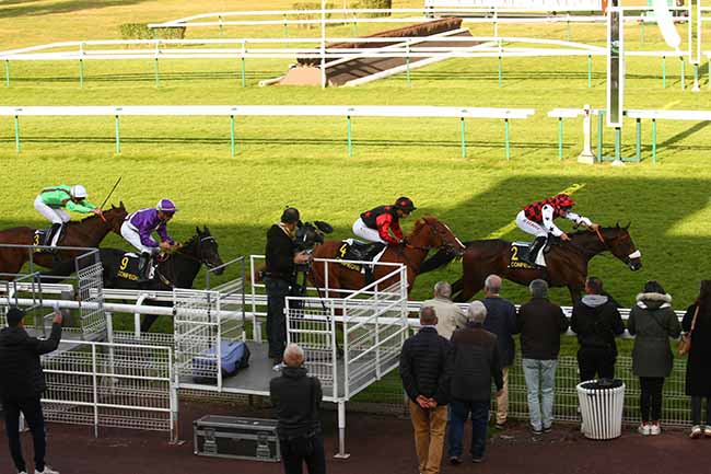 Photo d'arrivée de la course pmu PRIX DE LONGUEIL ANNEL à COMPIEGNE le Vendredi 15 octobre 2021