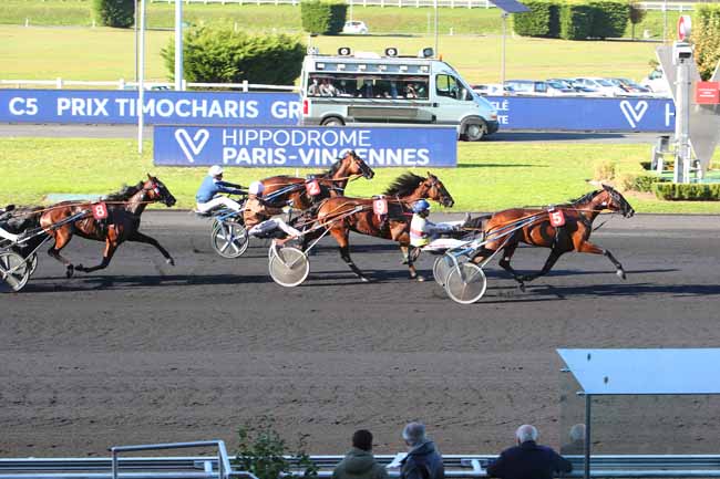 Photo d'arrivée de la course pmu PRIX TIMOCHARIS à PARIS-VINCENNES le Mardi 19 octobre 2021