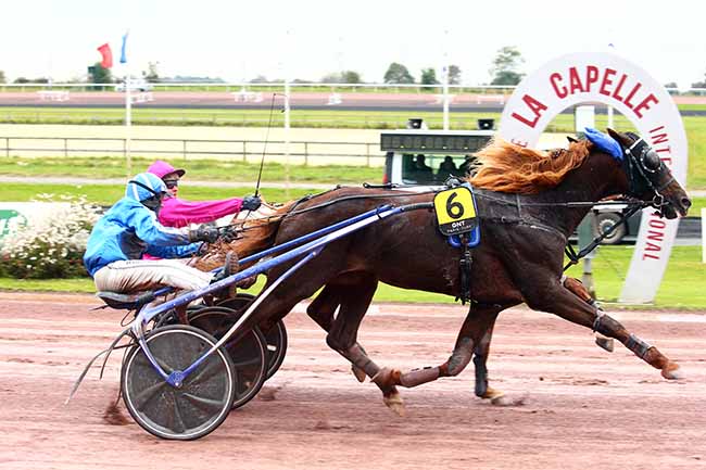 Photo d'arrivée de la course pmu GRAND NATIONAL DU TROT  à LA CAPELLE le Mercredi 20 octobre 2021