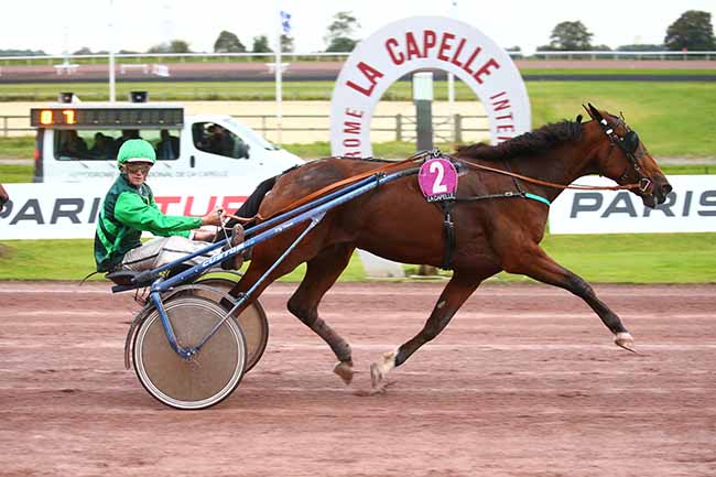 Photo d'arrivée de la course pmu PRIX DU PAYS DE THIERACHE à LA CAPELLE le Mercredi 20 octobre 2021