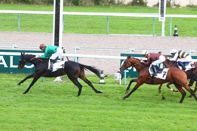 Photo d'arrivée de la course pmu PRIX VULCAIN à DEAUVILLE le Mercredi 20 octobre 2021