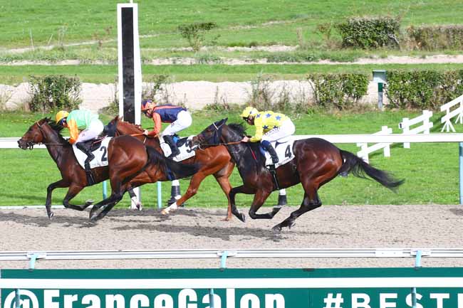 Photo d'arrivée de la course pmu PRIX D'AUBIGNY à DEAUVILLE le Mercredi 20 octobre 2021